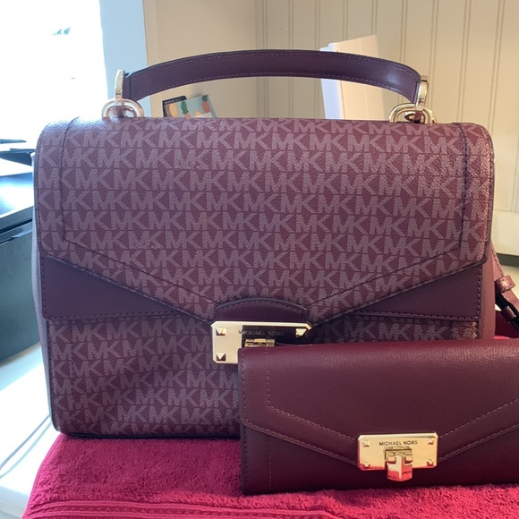 Michael Kors Merlot signature large satchel and matching credit card wallet - Picture 3 of 16